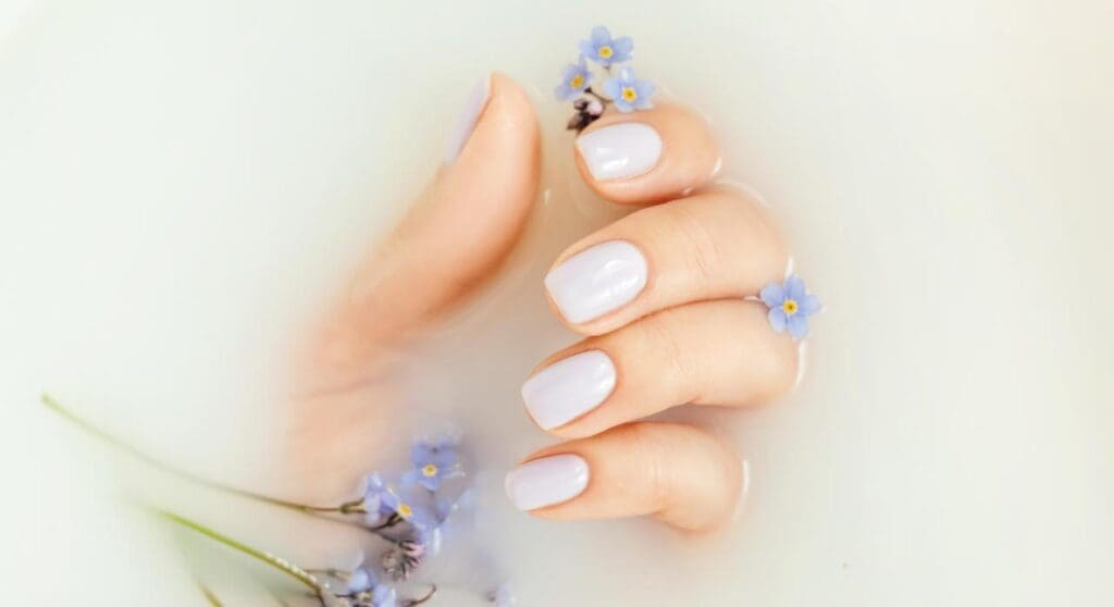 Milky Nails Tendenza Unghie 