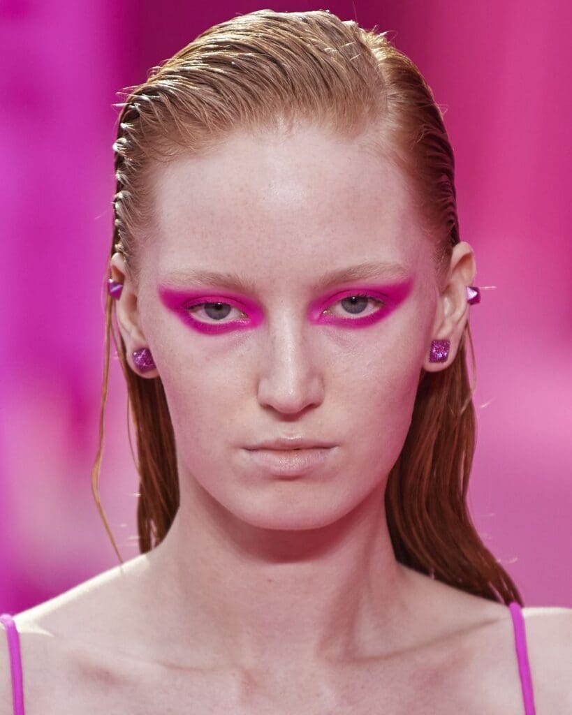 Sfilata Valentino - eyeliner rosa shocking