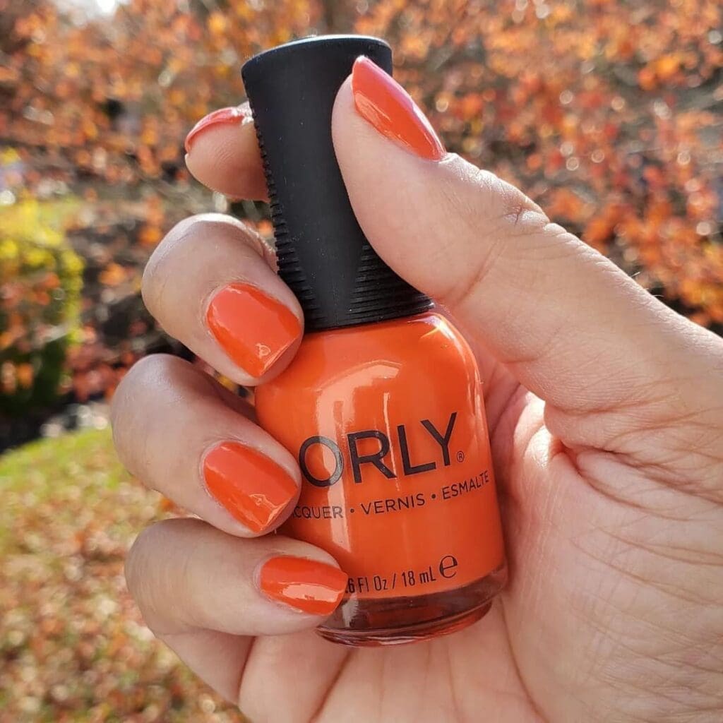 manicure arancione autunno 2023
