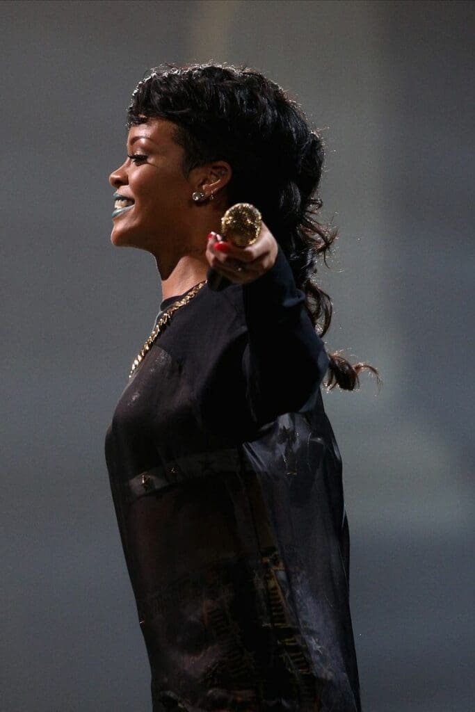  taglio mullet di Rihanna anno 2013