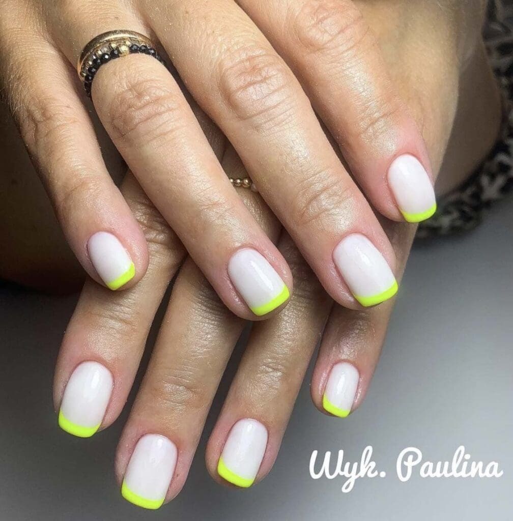 French manicure con punte fluo