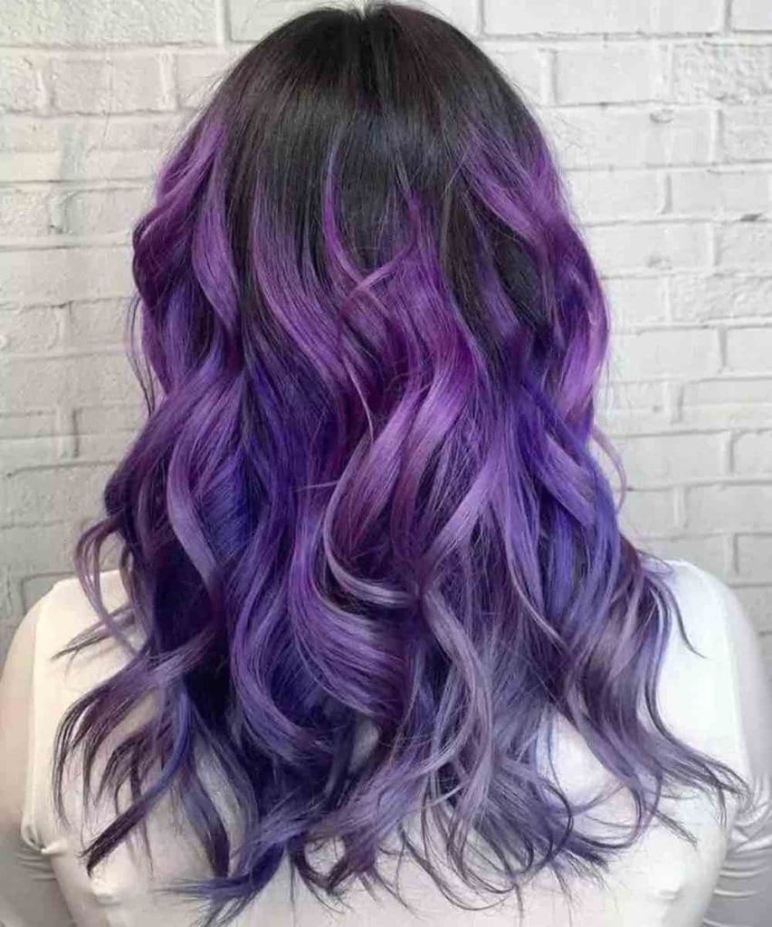 Capelli color viola indaco