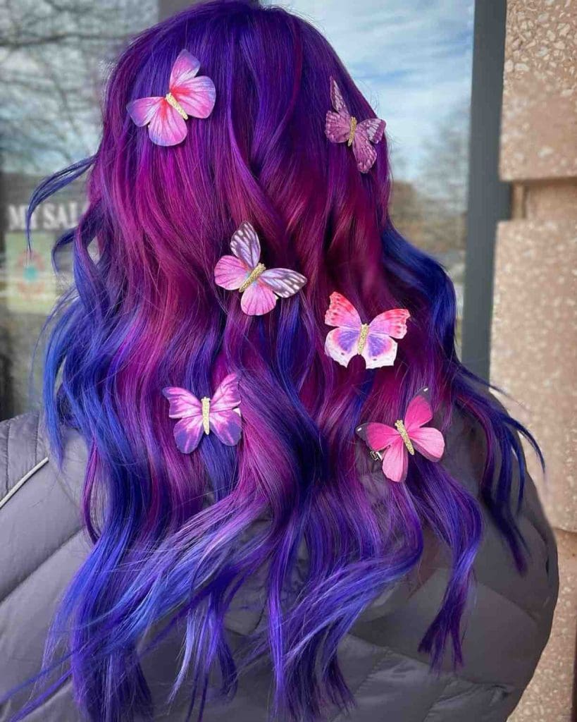 capelli viola e blu