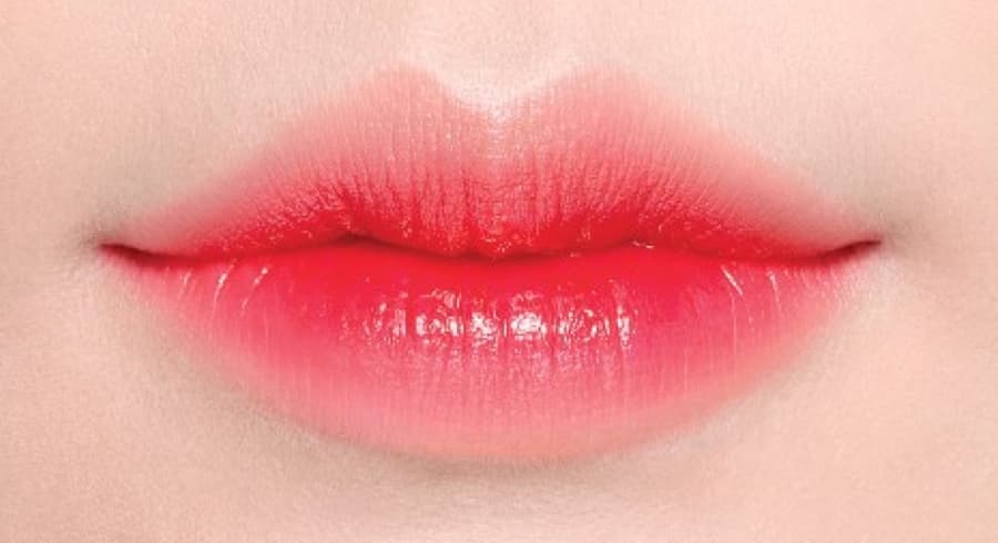 Korean Lips: Tutto Ciò che Devi Sapere sul Trucco Labbra Reverse Ombre
