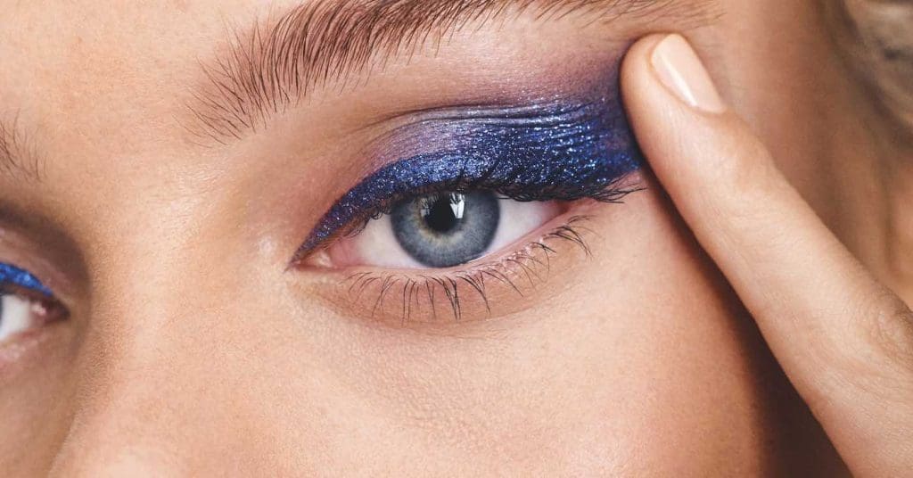 Glitter blue eyeshadow styles	