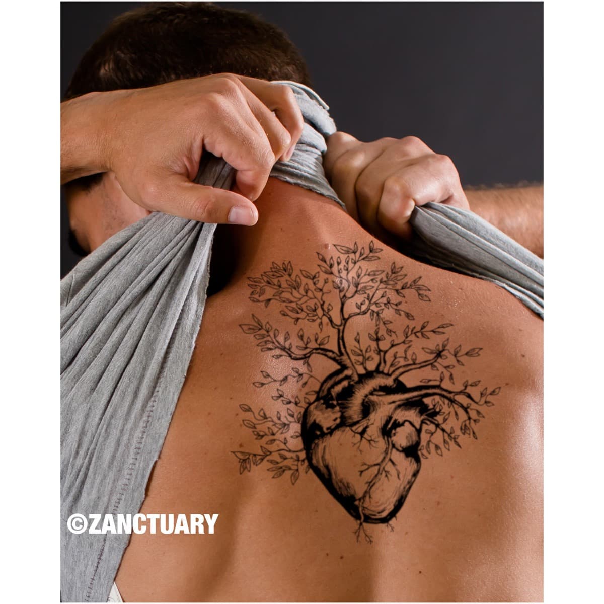 Tatuaggio cuore schiena