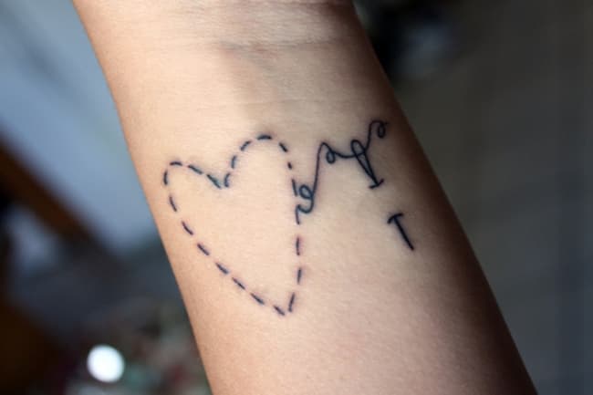 Tatuaggio cuore minimal