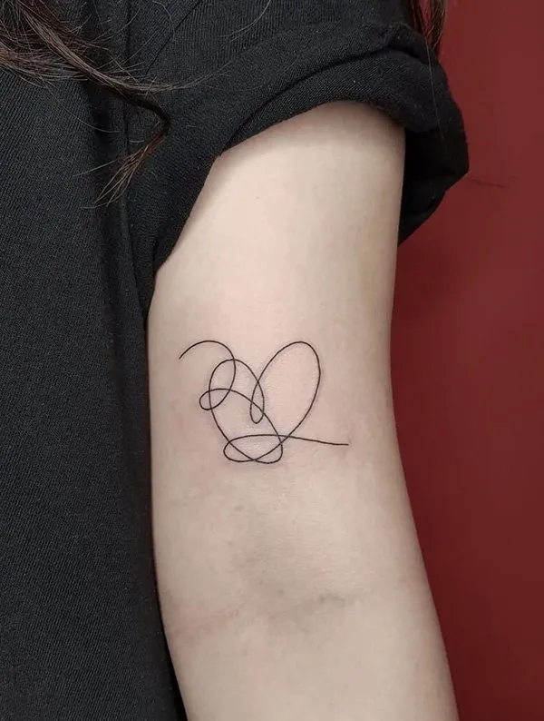 Tatuaggio cuore stilizzato