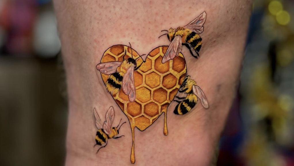Tatuaggio cuore miele