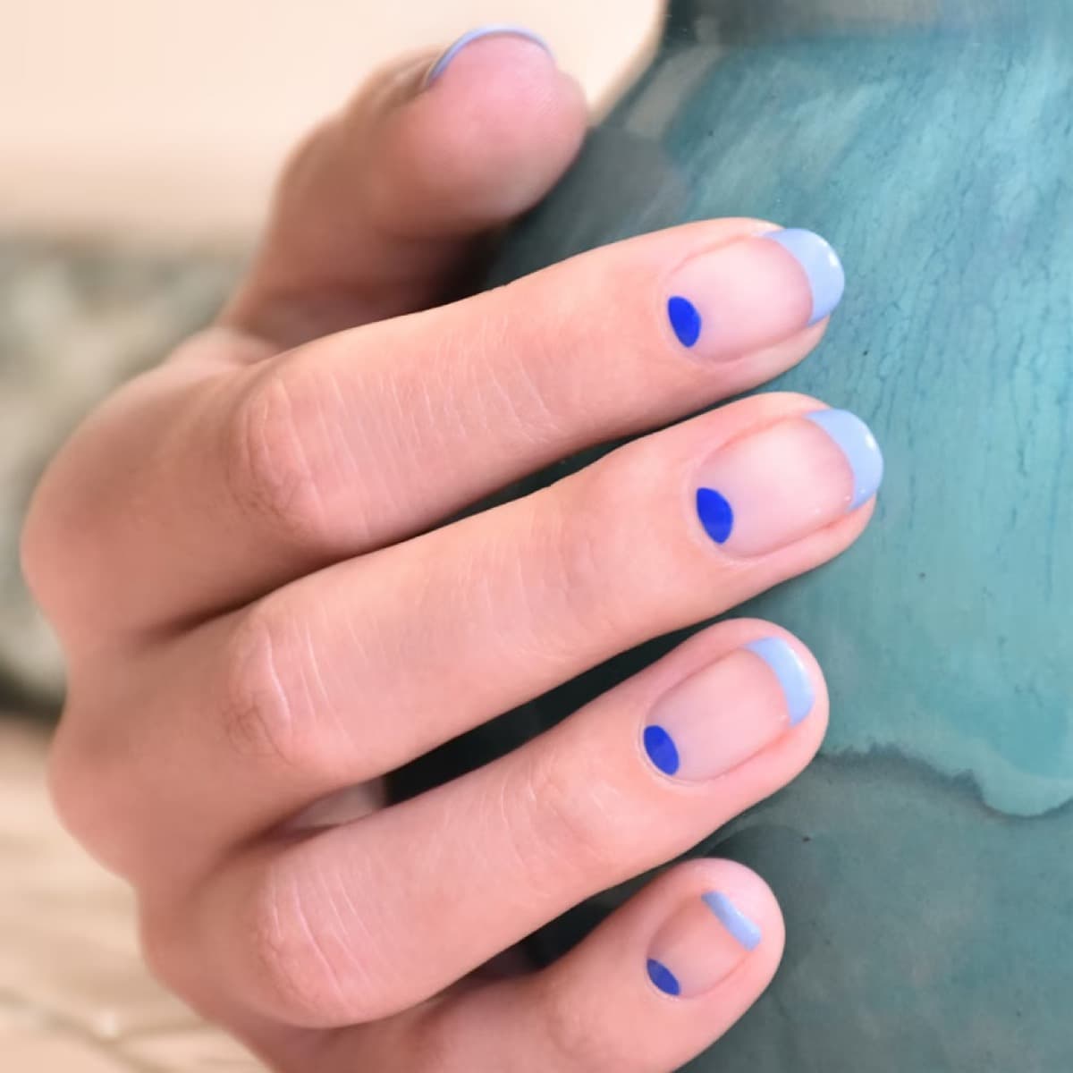 French manicure primaverile blu