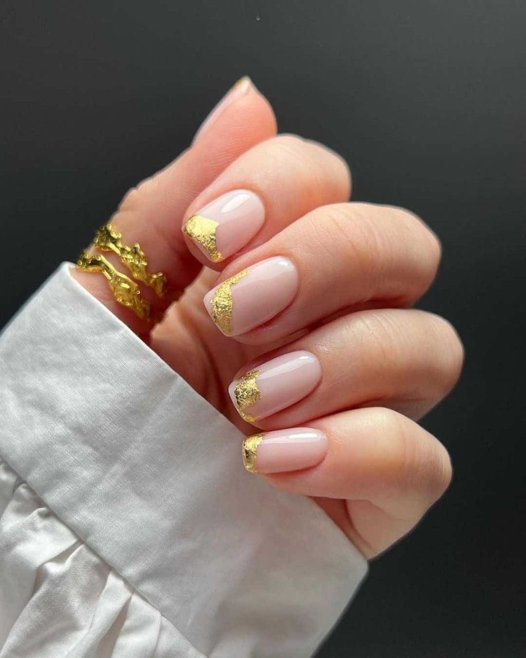 French manicure con foil dorato