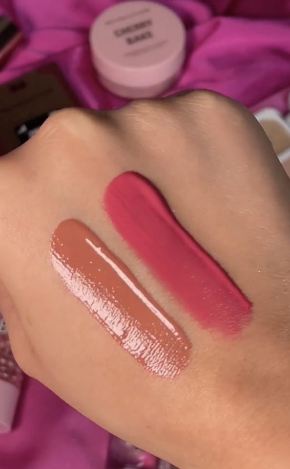 Swatches Blush Makeup Revolution Y2k Collection