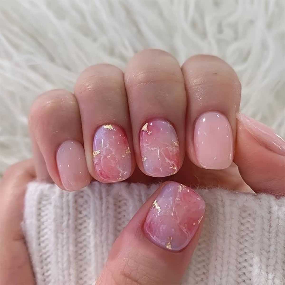 unghie marmorizzate rosa