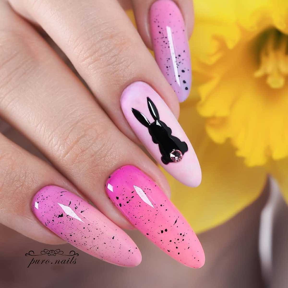 Unghie pasquali rosa con coniglietto