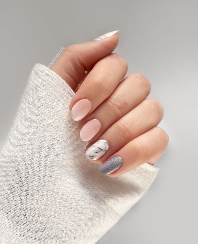Unghie baby boomers con tocchi di marble nails